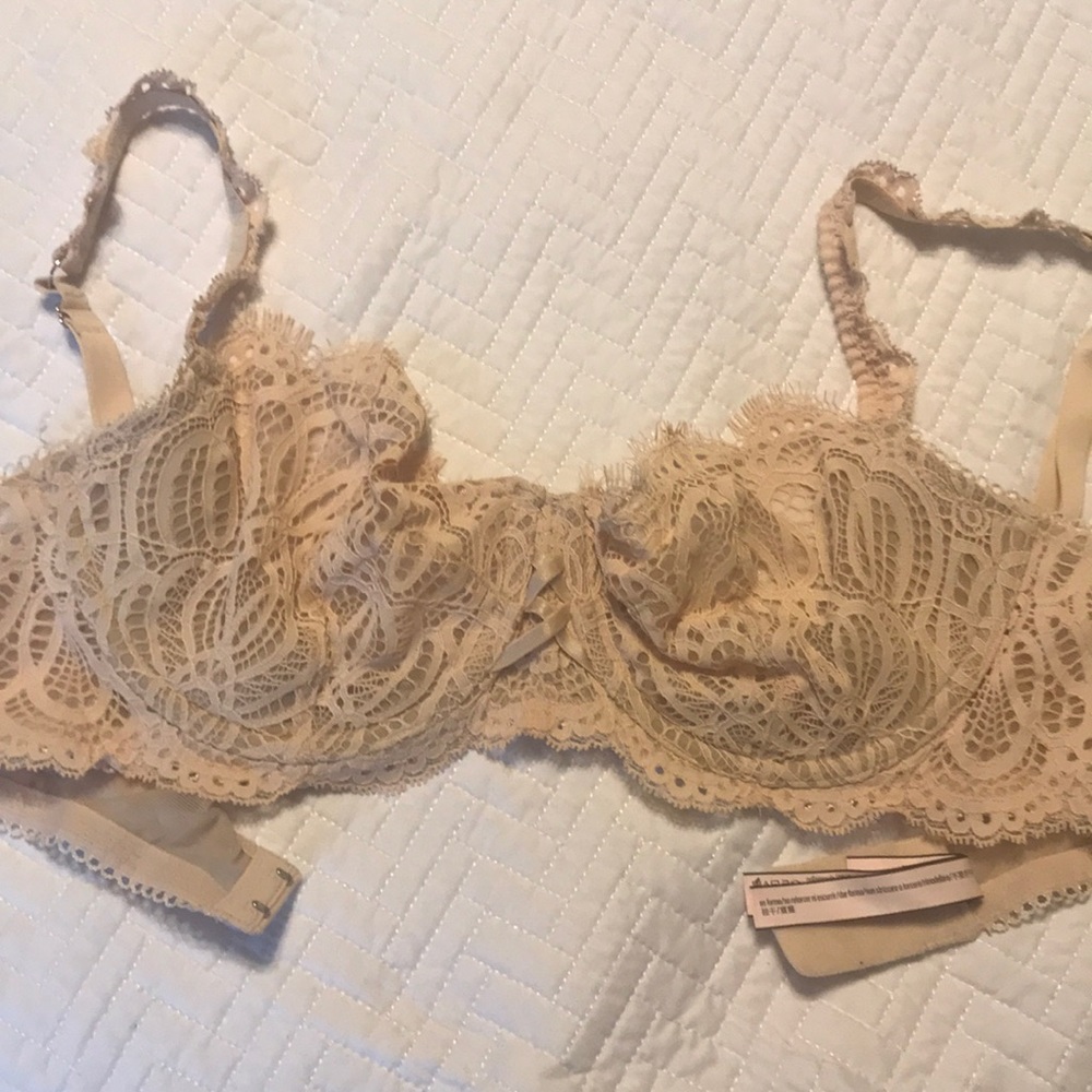 VS lace beige bra